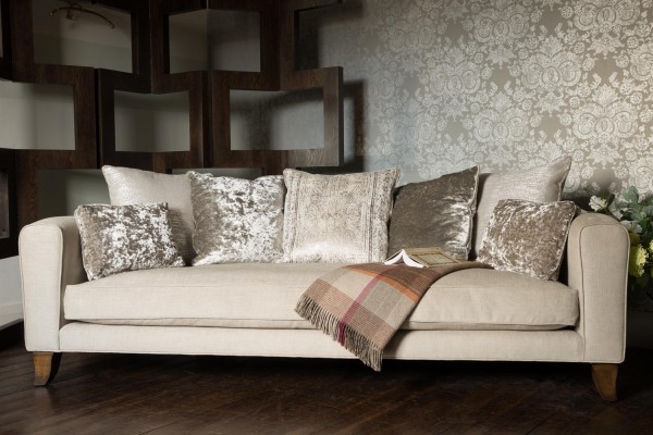 Voltaire_Pillow_Back_Sofa_Kingsize_in_Hudson_Linen_with_blanket